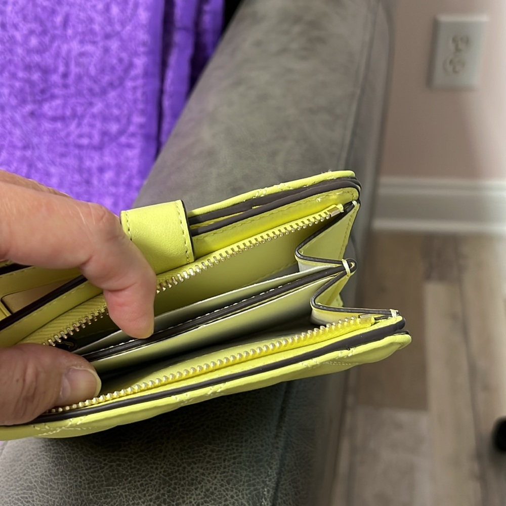 Kate Spade Pale Chartreuse Quilted Wallet NWOT - Picture 8 of 12